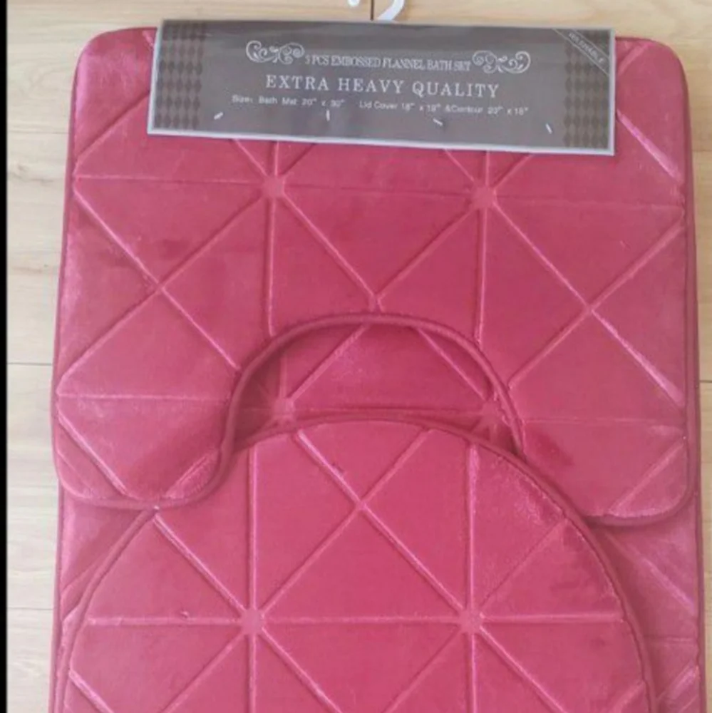 3 PIECES EMBOSSED FLANNEL BATH SET